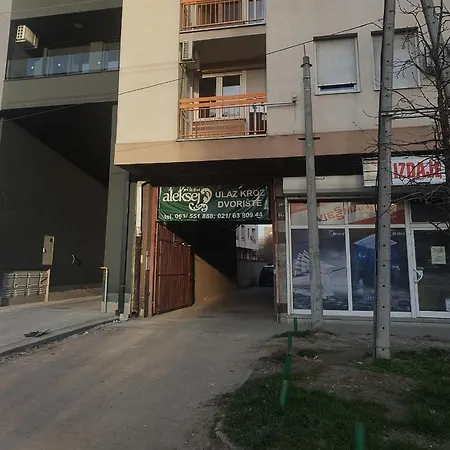 64 - Besplatan Javni Parking Апартаменты