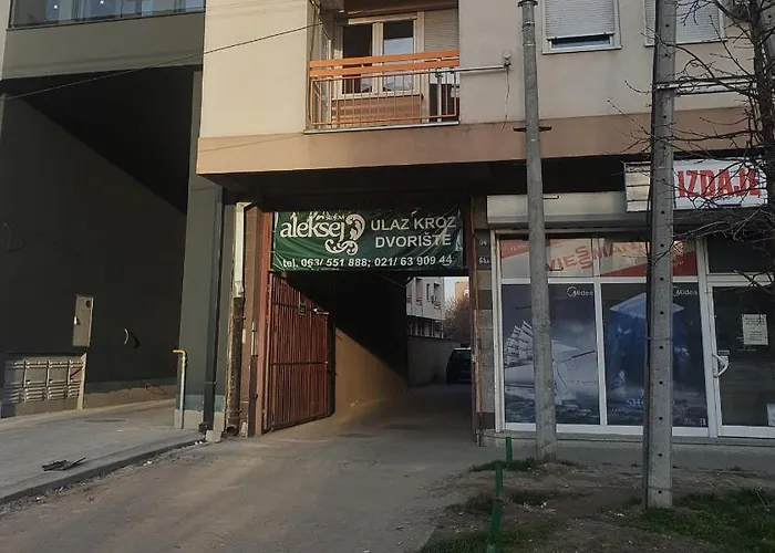 64 - Besplatan Javni Parking Apartmán